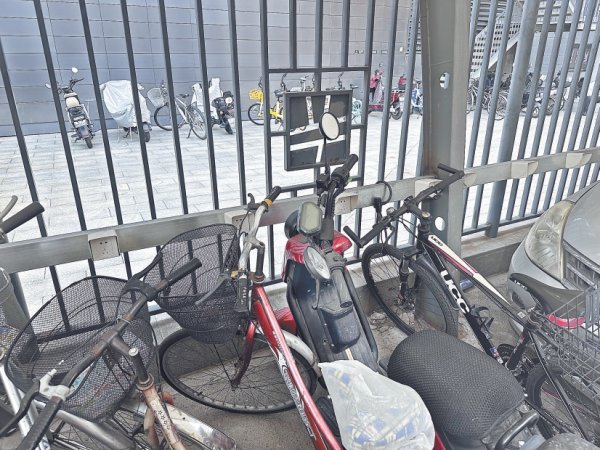 广瑞网 兴隆都市馨园小区：充电桩不少 可惜全没电