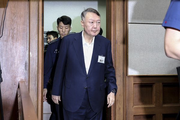 诚信优配 韩国前总统尹锡悦15日将出席内乱特检组传唤调查